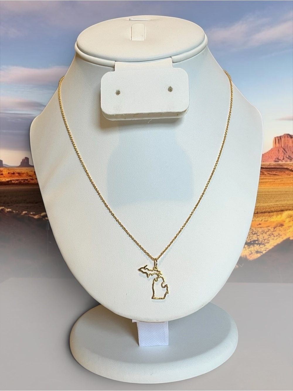 Gold Tone Michigan State Outline Pendant Necklace CC X